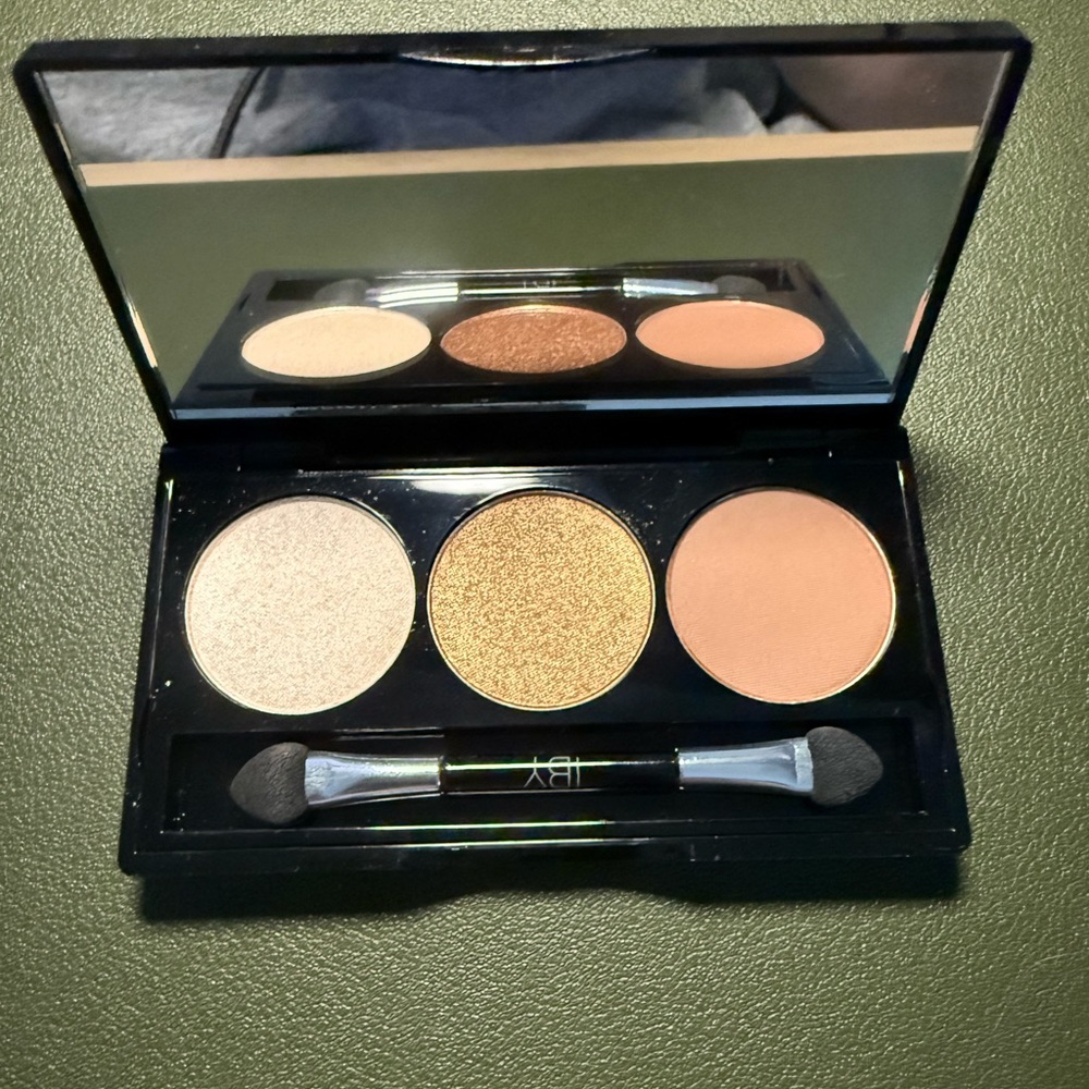 NEW IBY Beauty Eyeshadow Palette with Brush- Gold and Cream